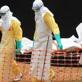 DOCTORS CARRYING AN EBOLA VICTIM