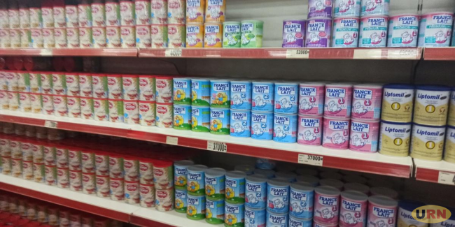 Brands of baby formula on sell at a supermarket